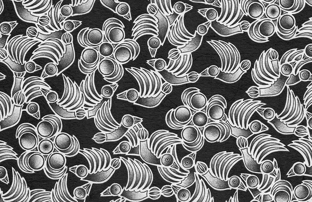 Stilisiertes Muster aus weißen Vögeln und kreisförmigen Elementen auf schwarzem Hintergrund.